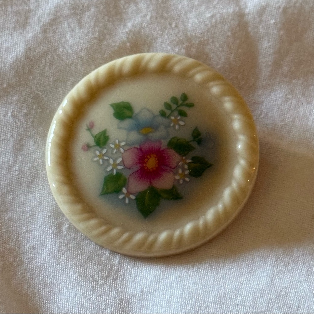 Vintage Floral Avon Ceramic brooch